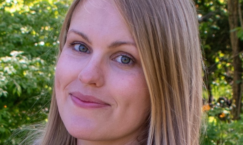 Christina Falck Christensen I Søborg Kirke har de fra 1. december glæde af Christina Falck Christensen, der er 34 år gammel, gift med Andreas og mor til Emma på knap 3 år.