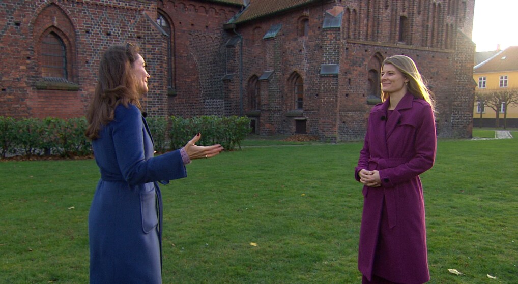 DR gudstjenester Kirkeministeren og Paula Larrain foran Helsingør Domkirke